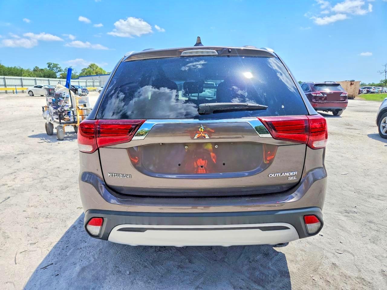 2019 MITSUBISHI OUTLANDER SE photo 11