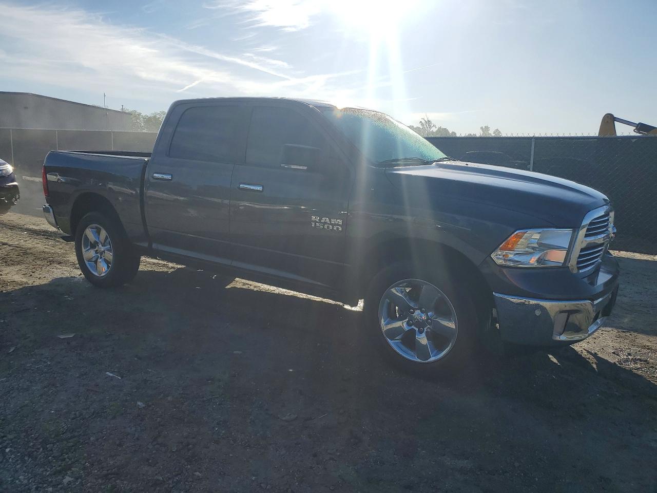 2017 RAM 1500 SLT photo 7