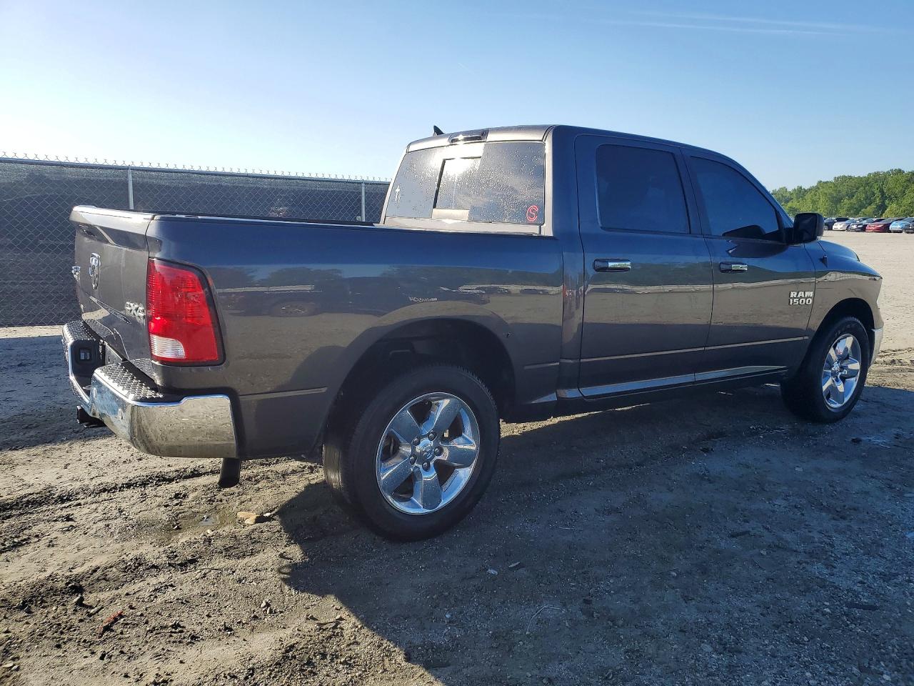 2017 RAM 1500 SLT photo 5