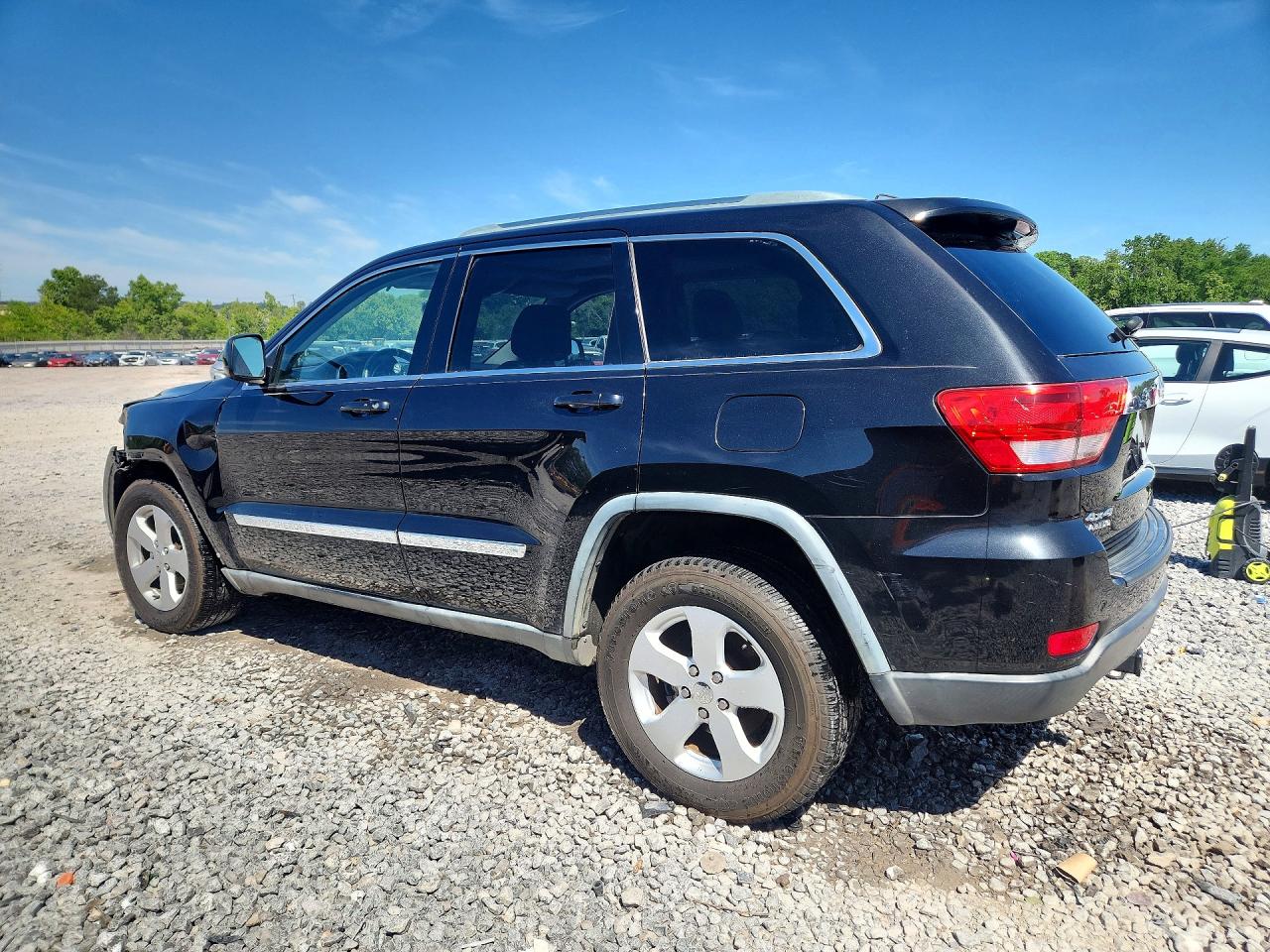 2011 JEEP GRAND CHEROKEE LAREDO photo 2