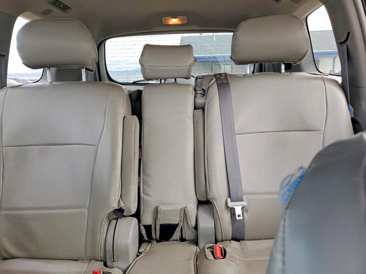 2010 TOYOTA HIGHLANDER BASE photo 10