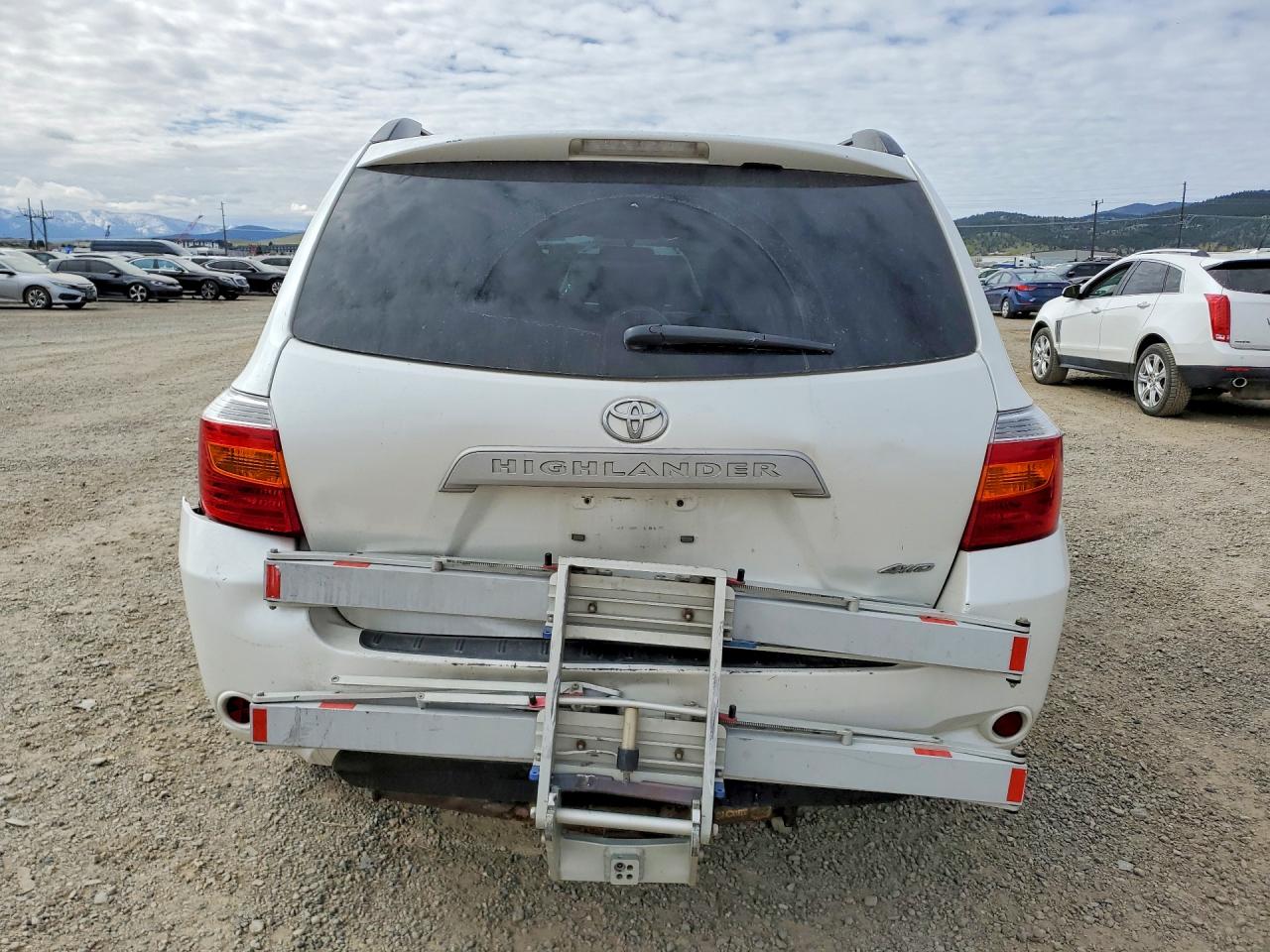 2010 TOYOTA HIGHLANDER BASE photo 6