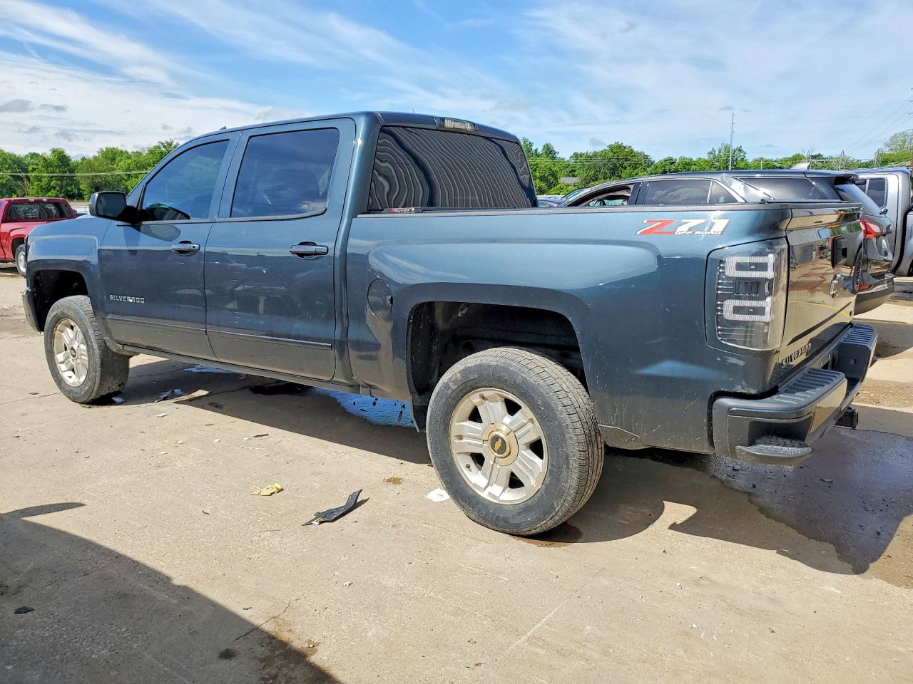 2018 CHEVROLET SILVERADO K1500 LT photo 3