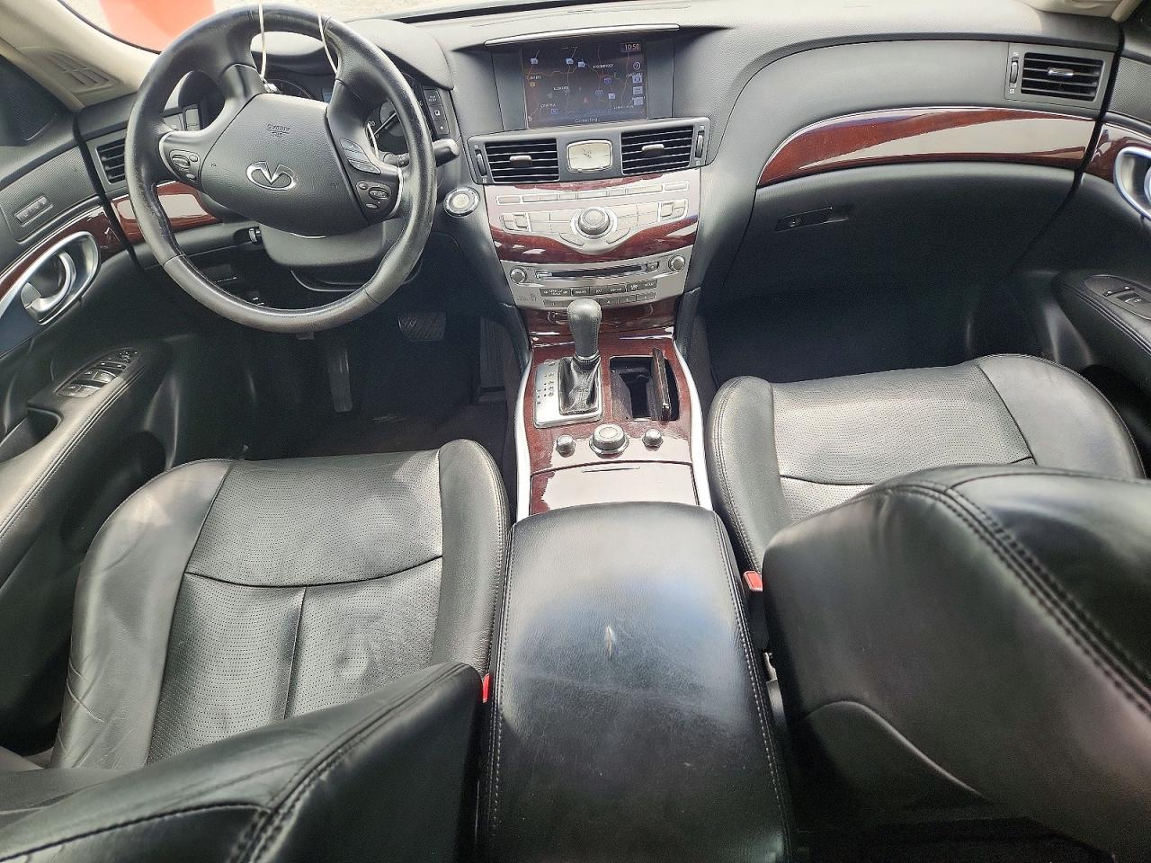 2016 INFINITI Q70L 3.7 photo 8