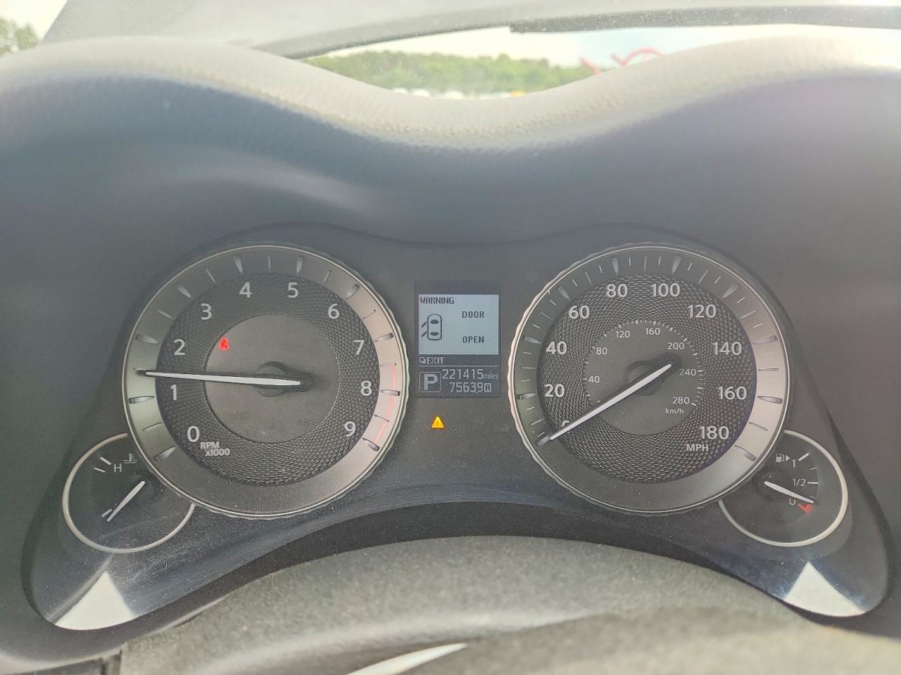 2016 INFINITI Q70L 3.7 photo 9