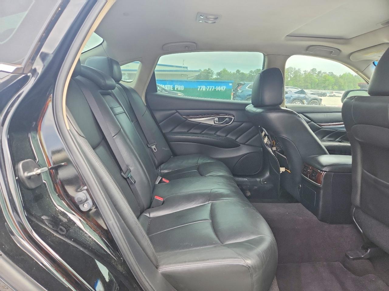 2016 INFINITI Q70L 3.7 photo 10