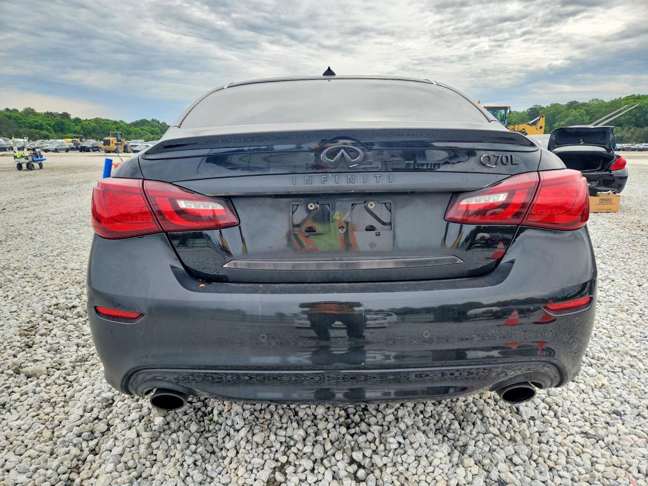 2016 INFINITI Q70L 3.7 photo 6