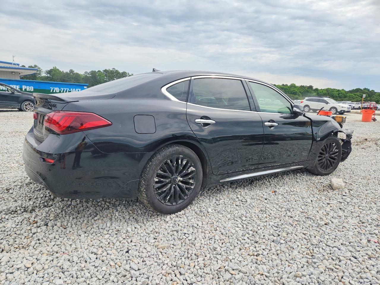 2016 INFINITI Q70L 3.7 photo 3