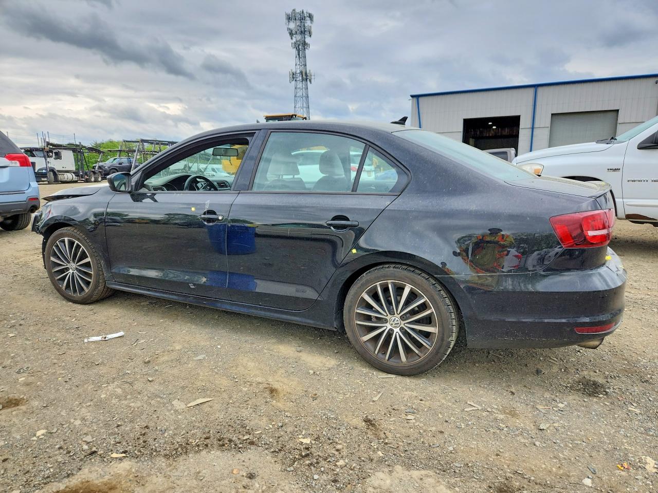 2016 VOLKSWAGEN JETTA SPORT photo 2