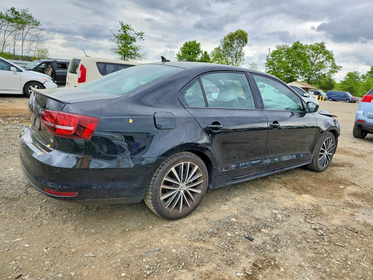 2016 VOLKSWAGEN JETTA SPORT photo 3