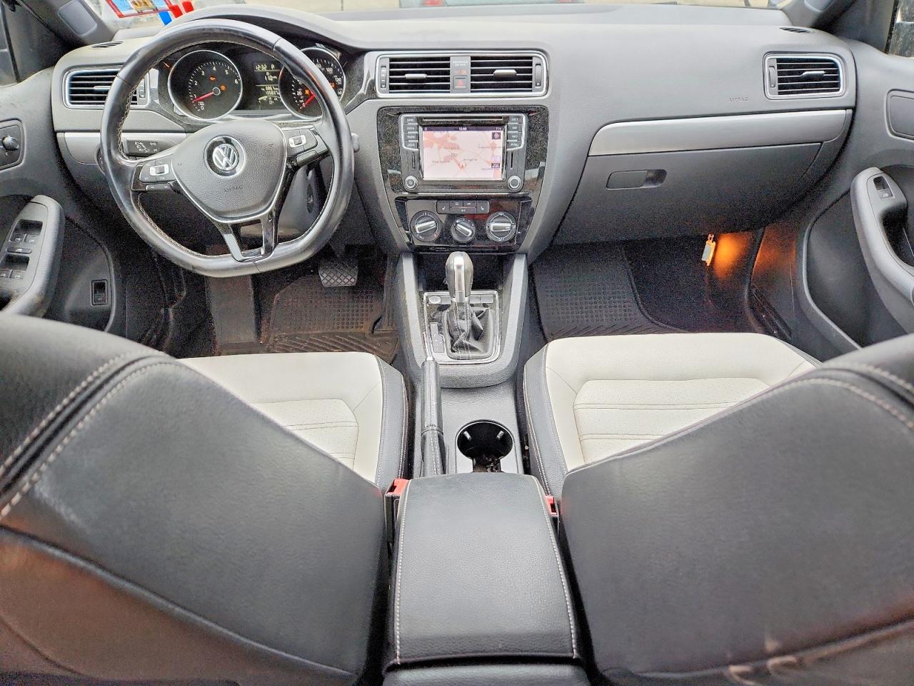 2016 VOLKSWAGEN JETTA SPORT photo 8