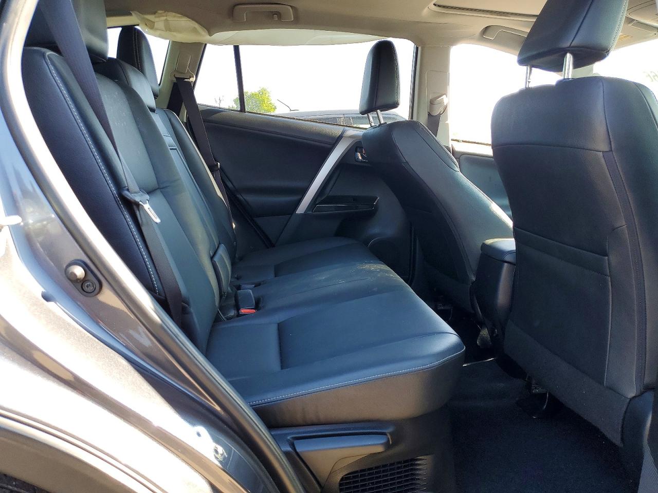 2016 TOYOTA RAV4 HV LIMITED photo 31