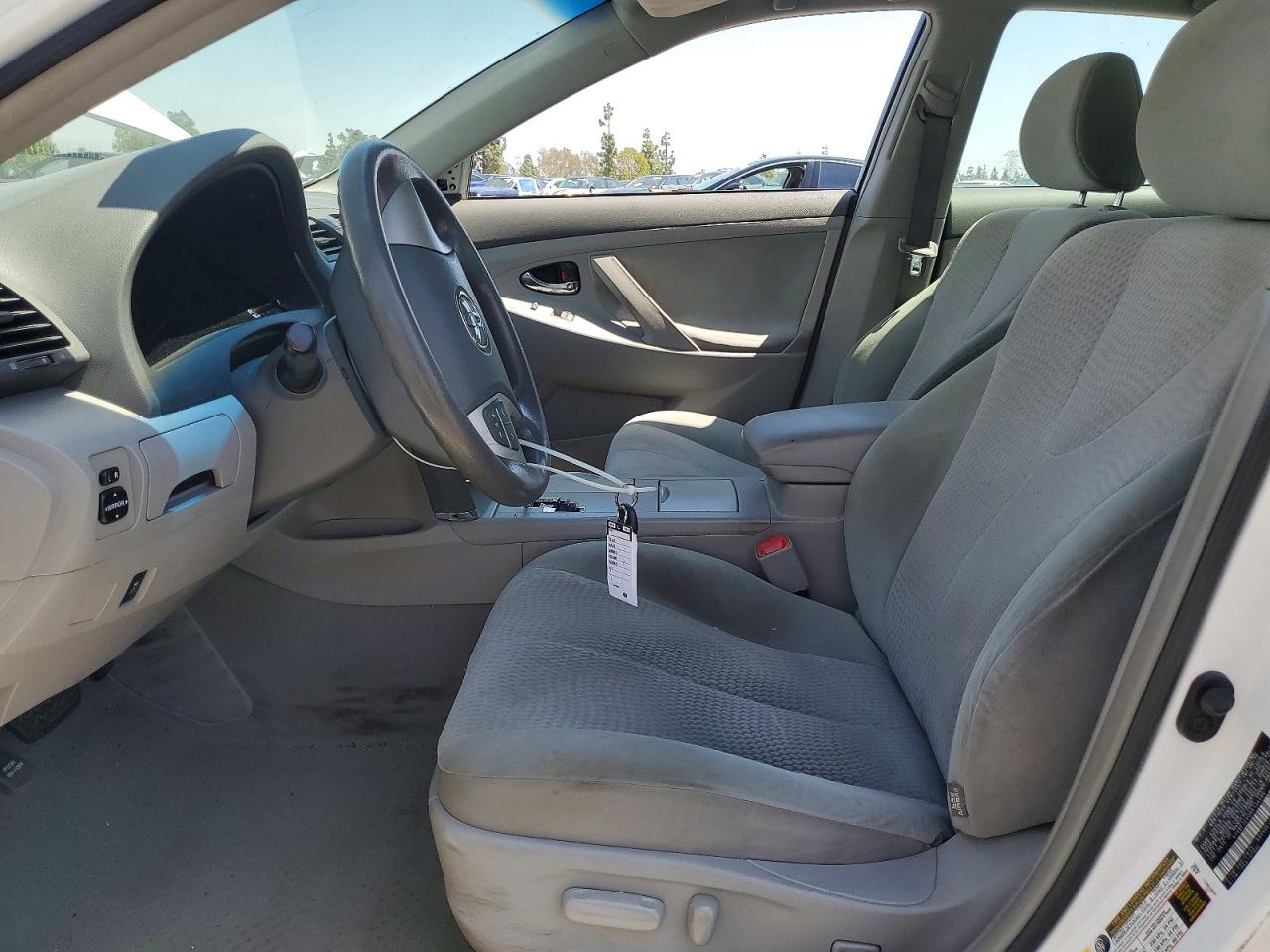 2011 TOYOTA CAMRY LE photo 19