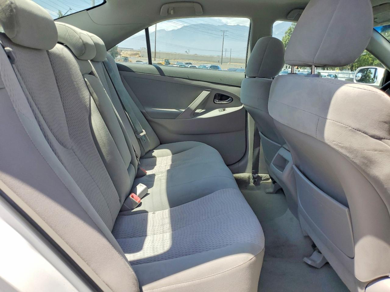 2011 TOYOTA CAMRY LE photo 28