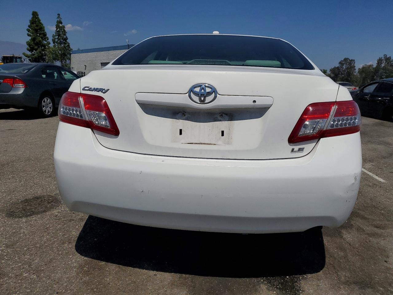 2011 TOYOTA CAMRY LE photo 16