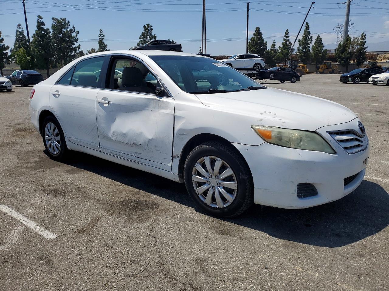 2011 TOYOTA CAMRY LE photo 10
