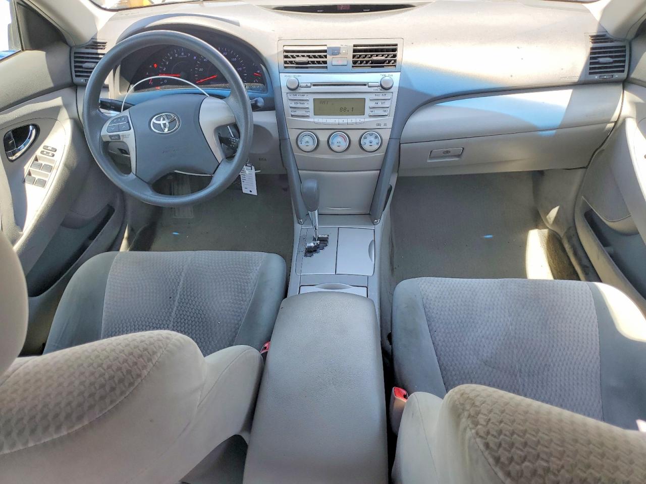 2011 TOYOTA CAMRY LE photo 22
