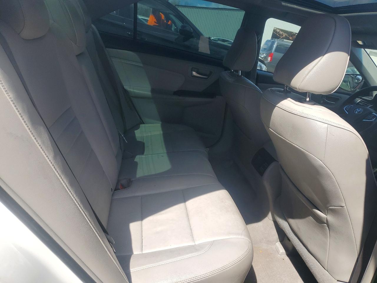2017 TOYOTA CAMRY HYBRID photo 28