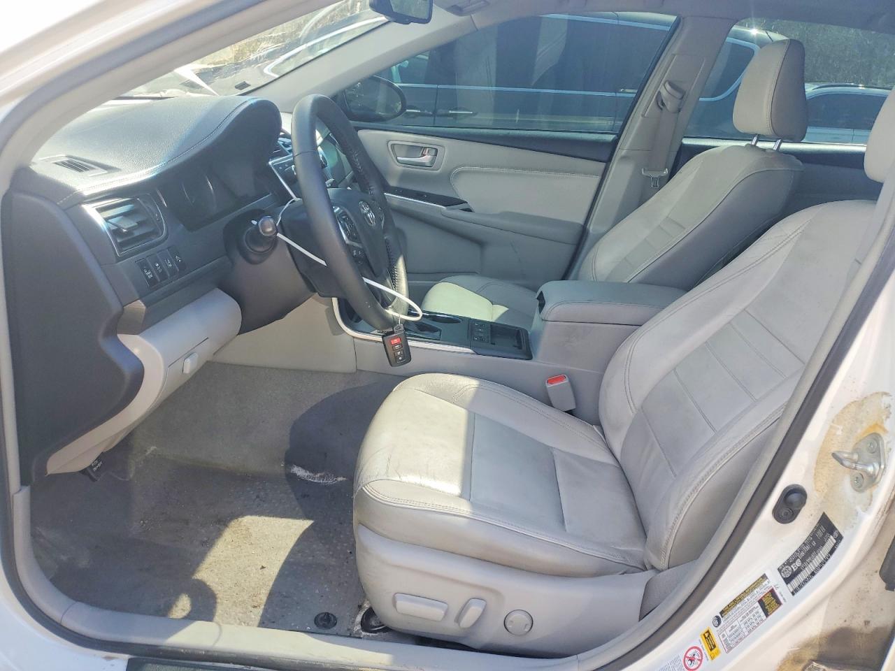 2017 TOYOTA CAMRY HYBRID photo 19