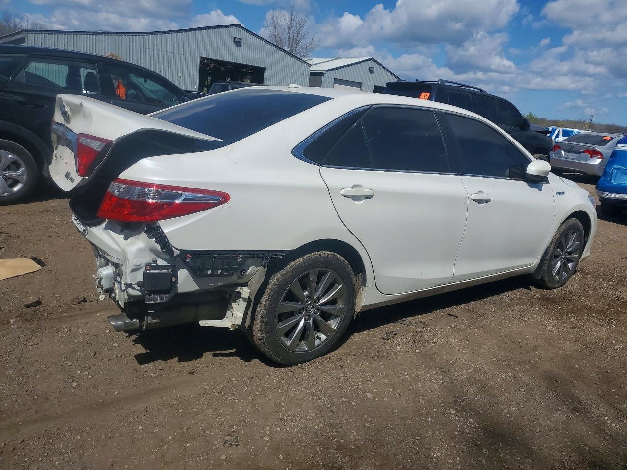 2017 TOYOTA CAMRY HYBRID photo 7