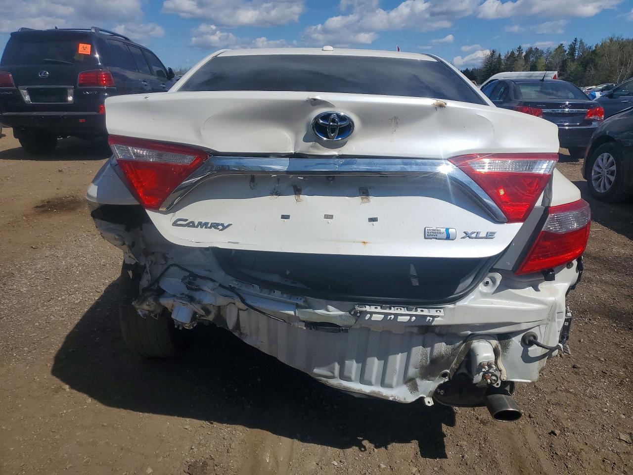 2017 TOYOTA CAMRY HYBRID photo 16
