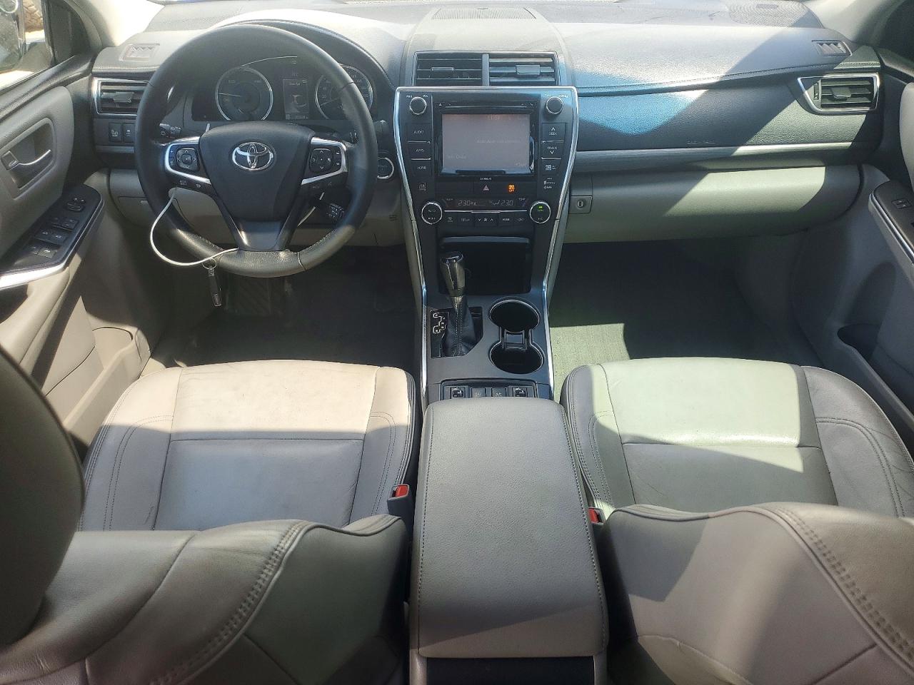 2017 TOYOTA CAMRY HYBRID photo 22