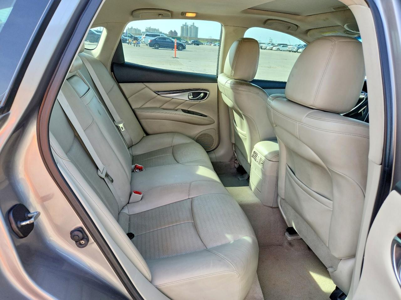 2011 INFINITI M37 BASE photo 19