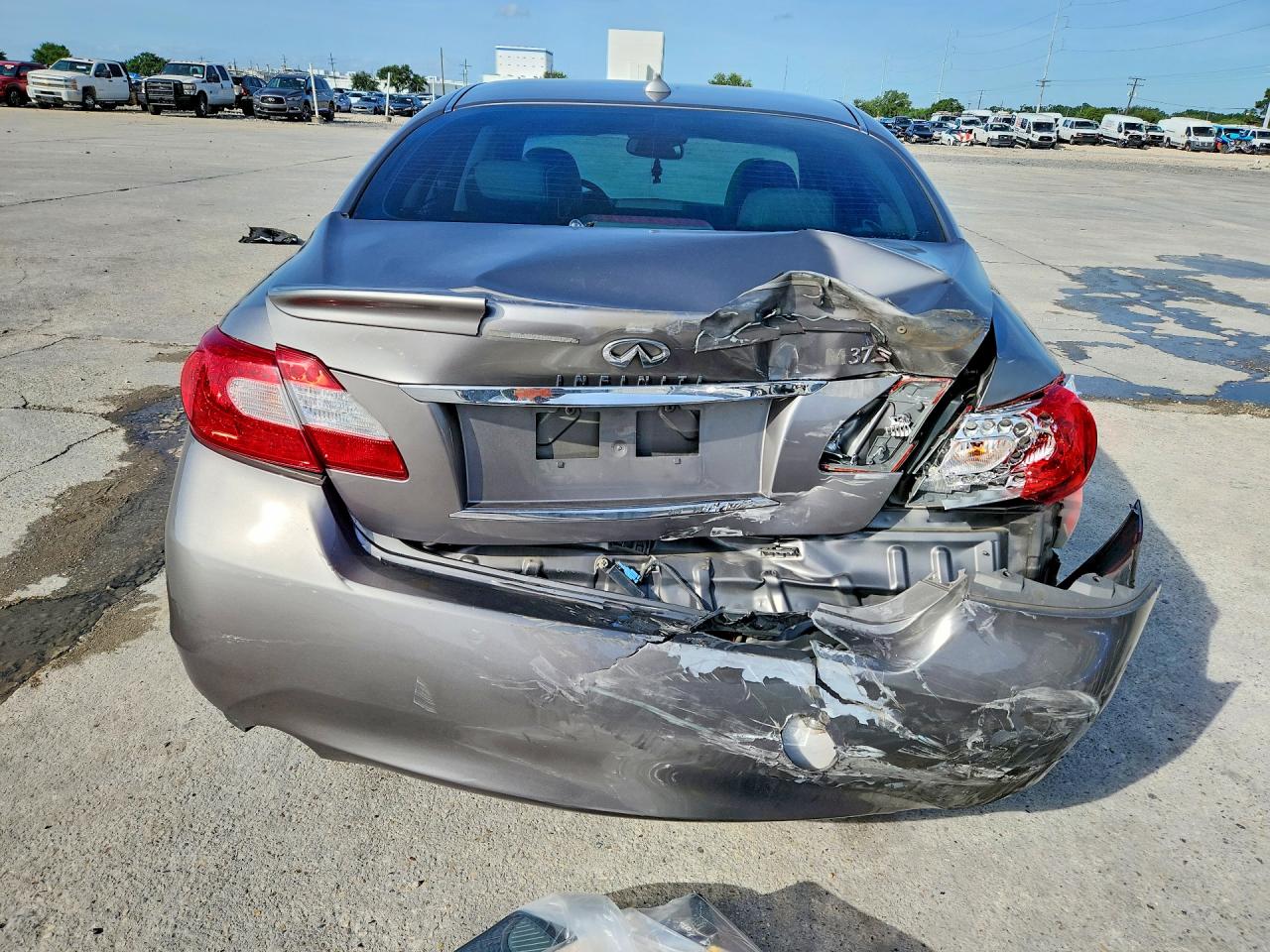 2011 INFINITI M37 BASE photo 11