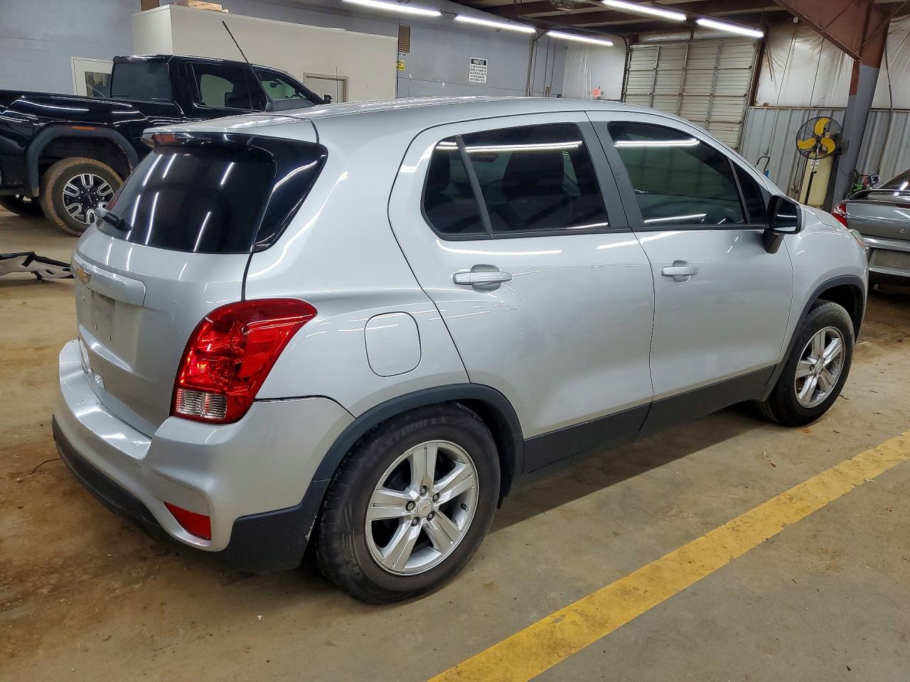 2022 CHEVROLET TRAX LS photo 5