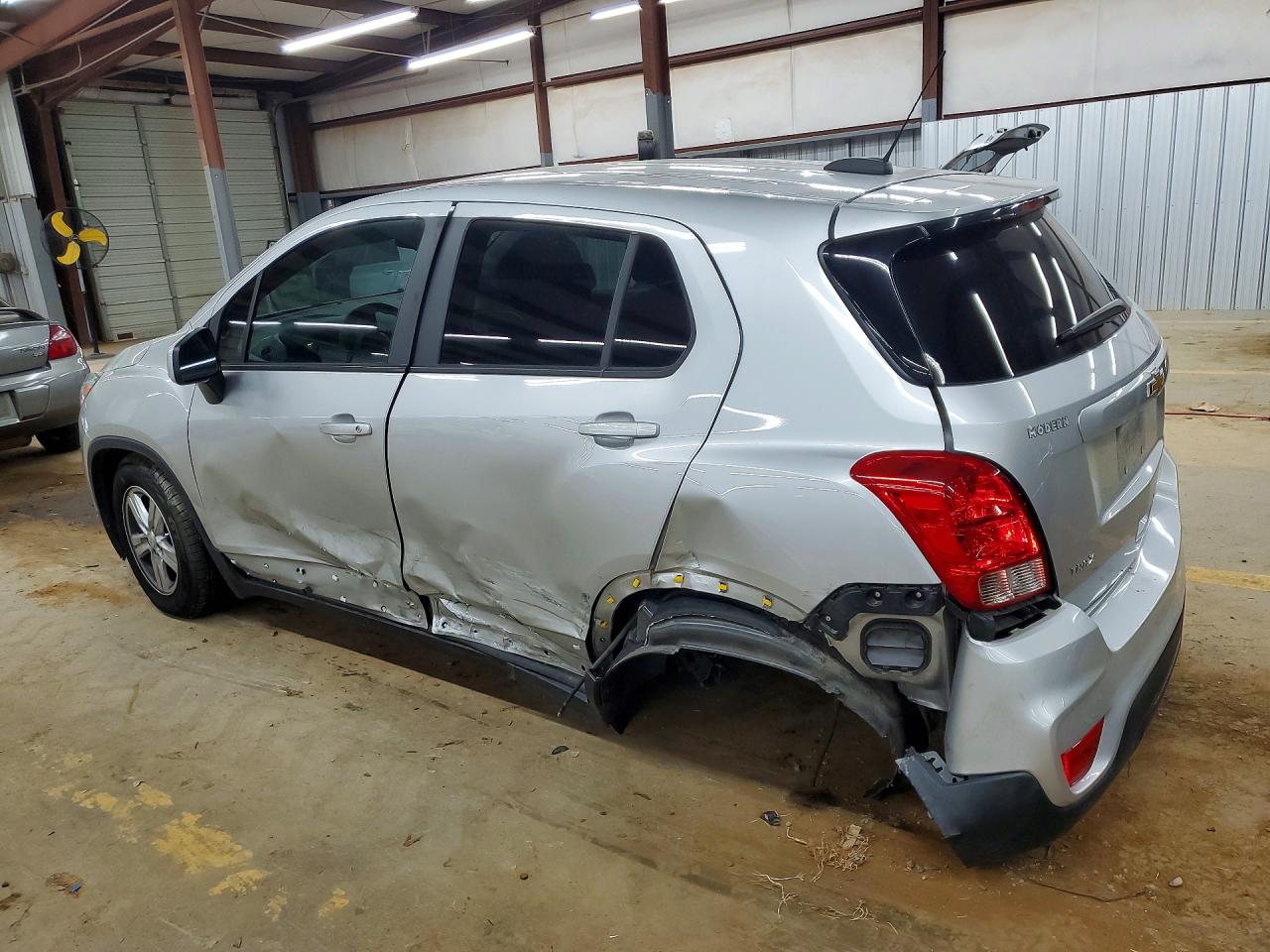 2022 CHEVROLET TRAX LS photo 3