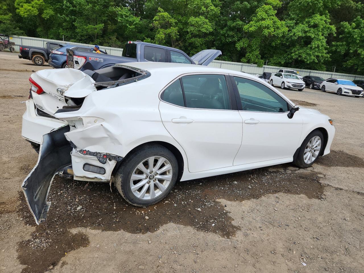 2018 TOYOTA CAMRY LE photo 7