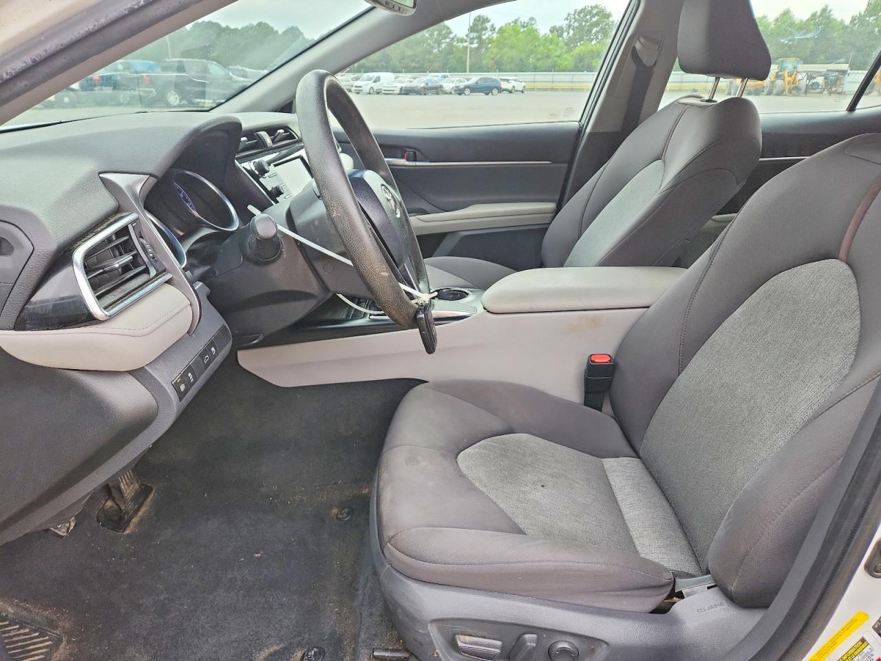 2018 TOYOTA CAMRY LE photo 19