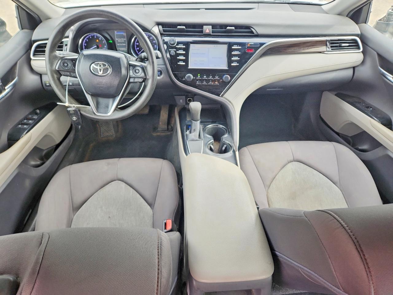 2018 TOYOTA CAMRY LE photo 22