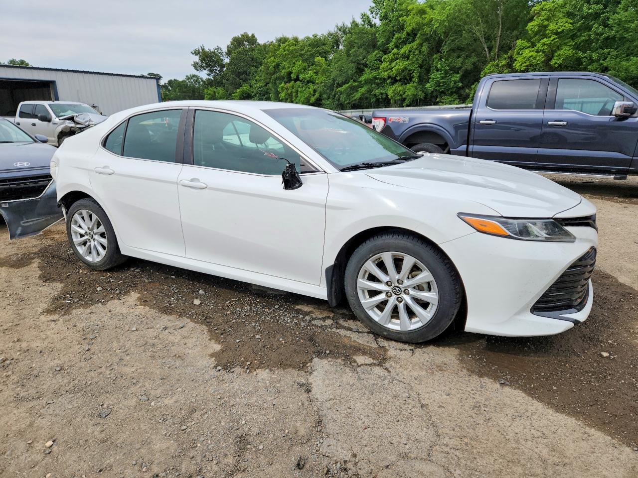 2018 TOYOTA CAMRY LE photo 10