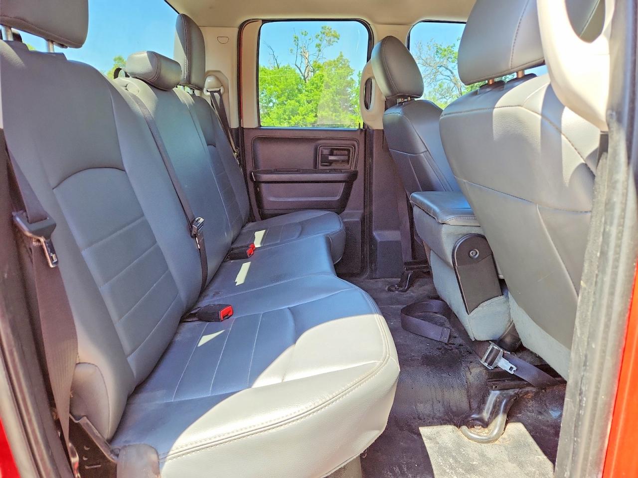 2014 RAM 1500 ST photo 10