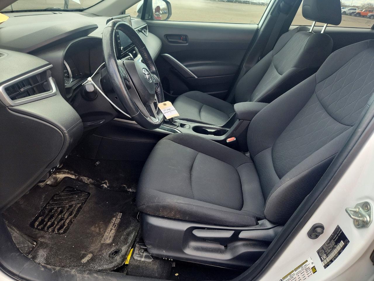 2022 TOYOTA COROLLA CROSS LE photo 19
