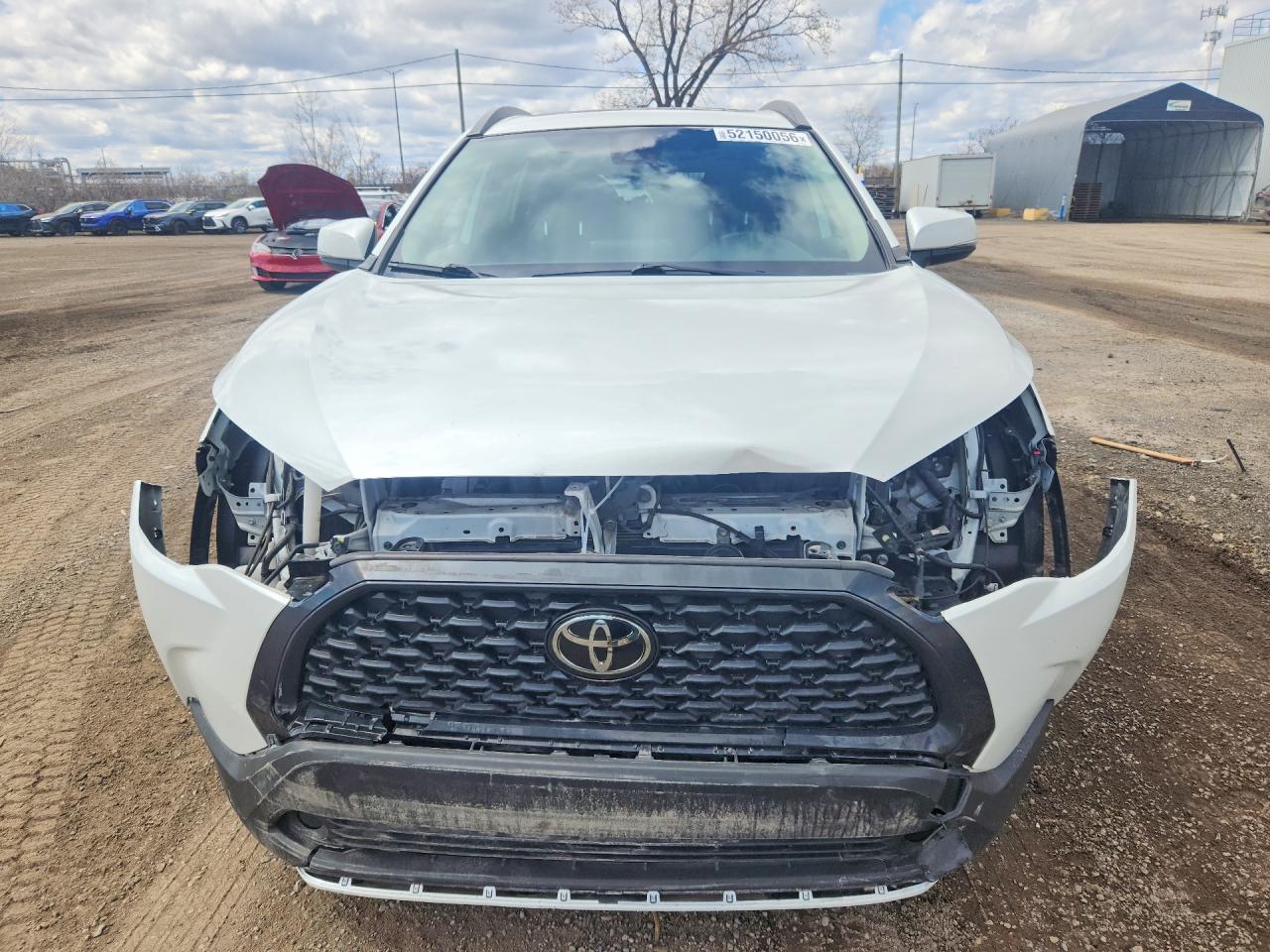 2022 TOYOTA COROLLA CROSS LE photo 13