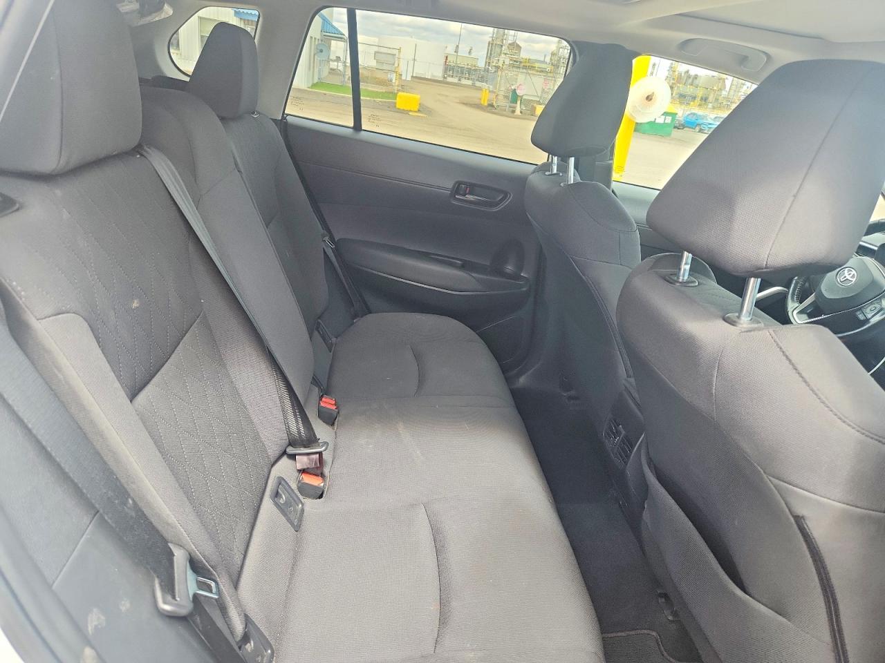 2022 TOYOTA COROLLA CROSS LE photo 28