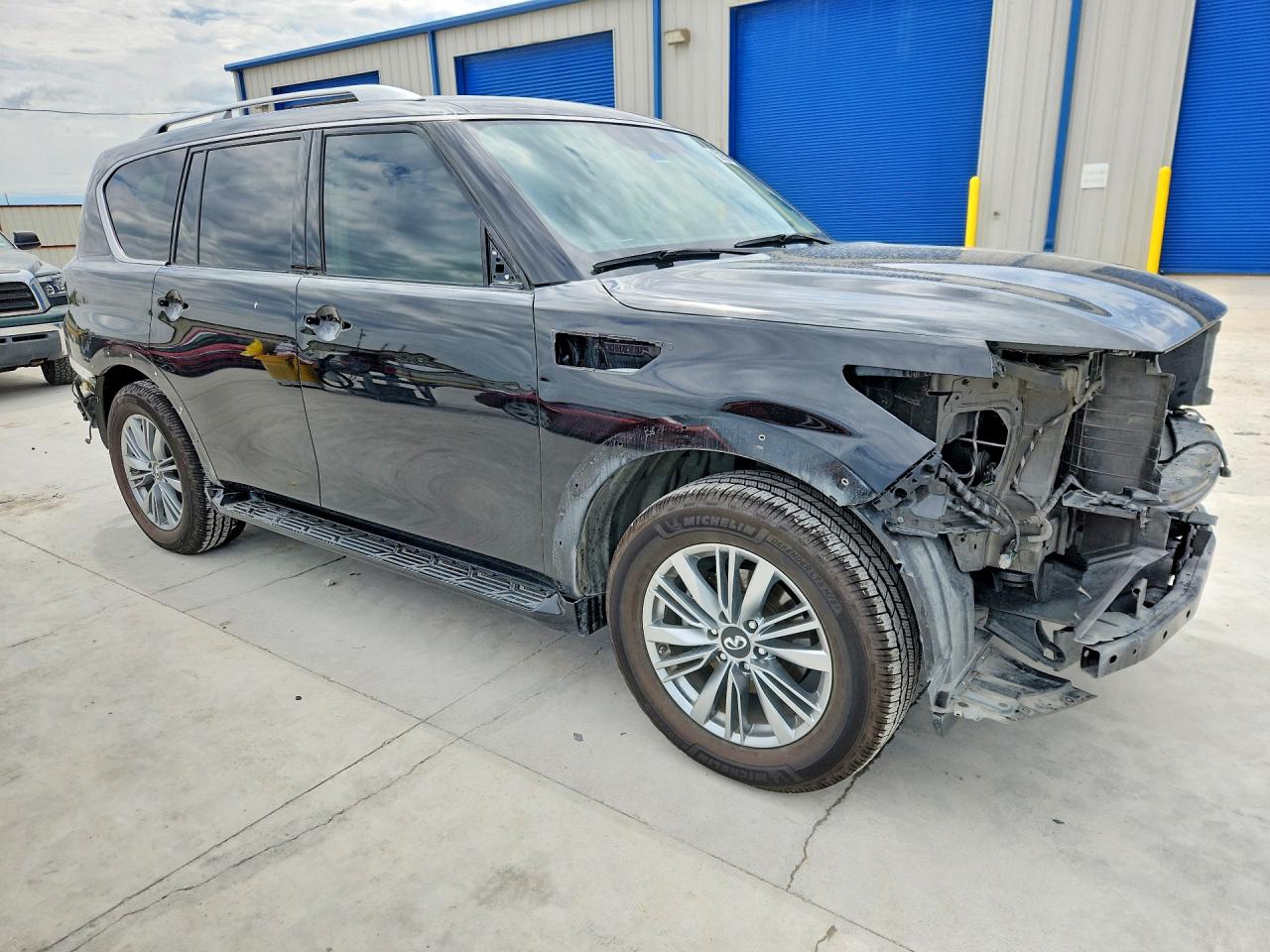 2021 INFINITI QX80 LUXE photo 10