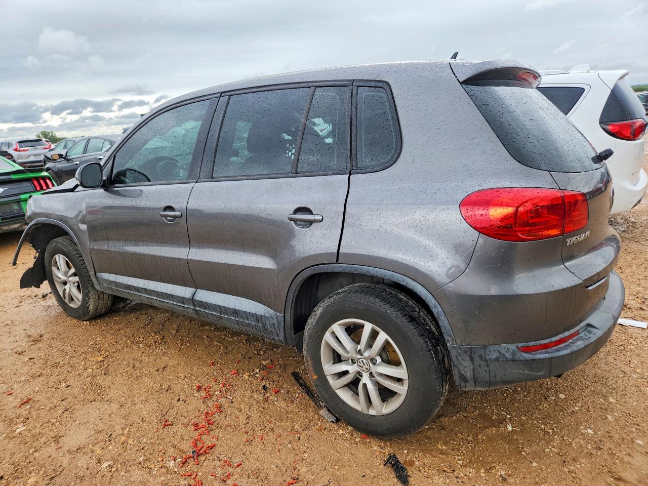 2012 VOLKSWAGEN TIGUAN S photo 4