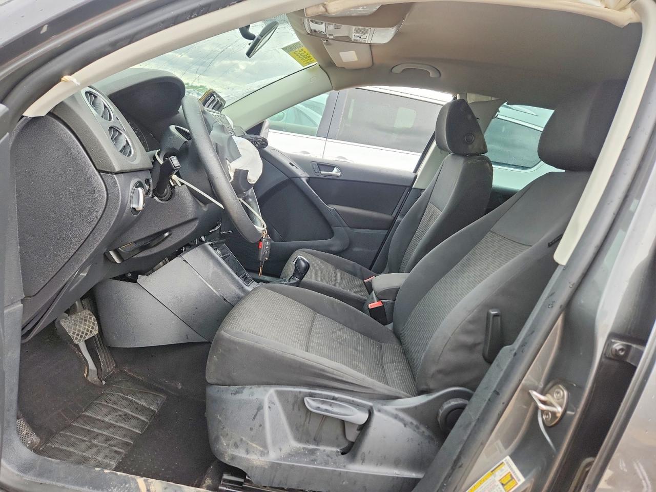 2012 VOLKSWAGEN TIGUAN S photo 19