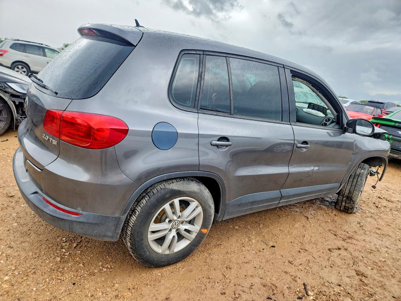 2012 VOLKSWAGEN TIGUAN S photo 7