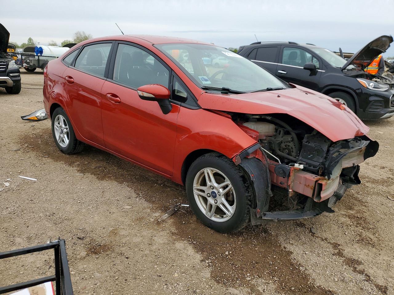 2018 FORD FIESTA SE photo 4