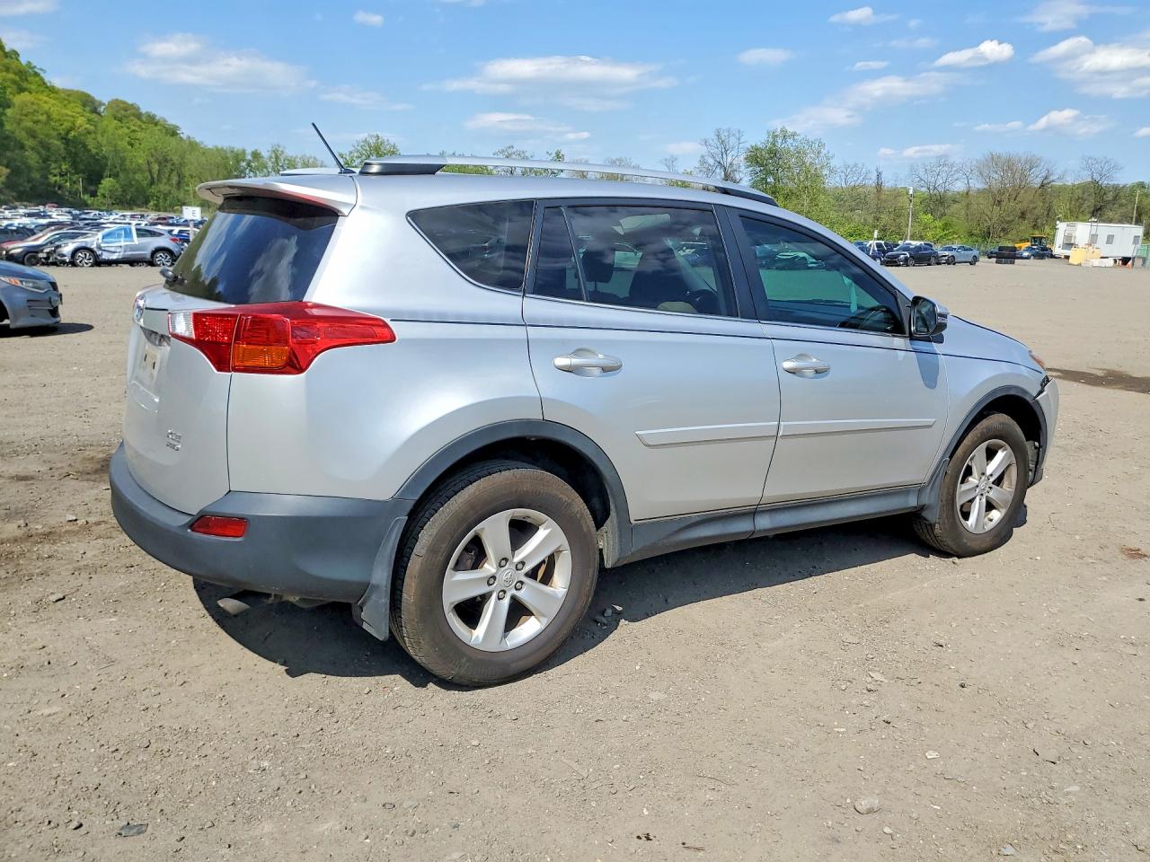 2013 TOYOTA RAV4 XLE photo 5