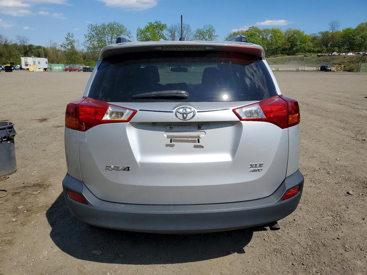 2013 TOYOTA RAV4 XLE photo 9