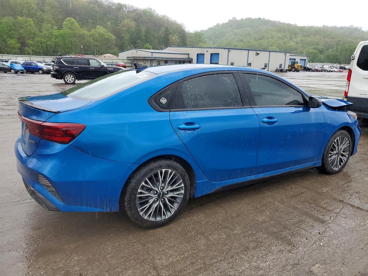 2023 KIA FORTE GT LINE photo 3