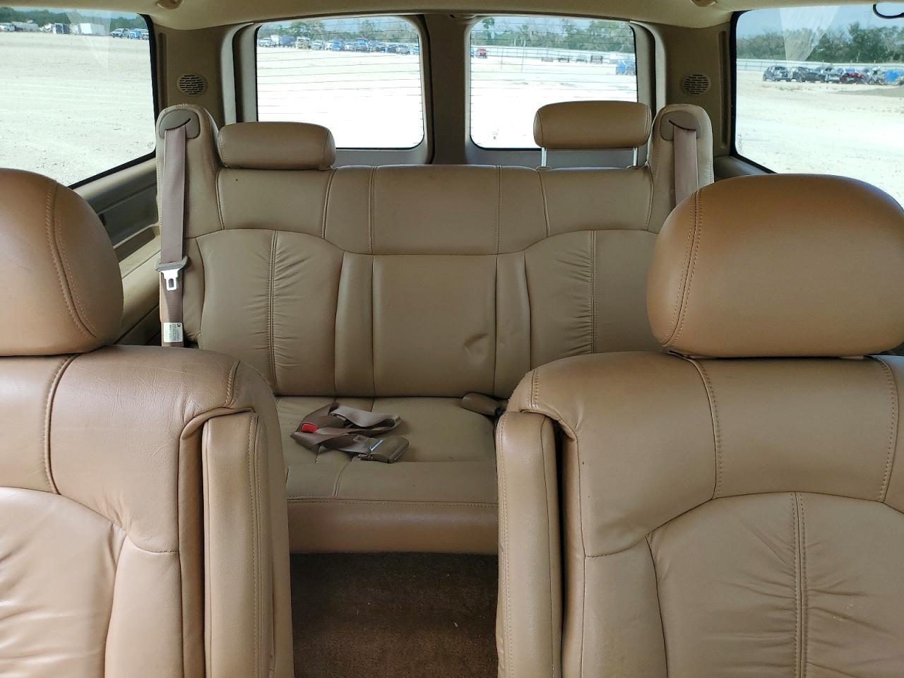 2000 CHEVROLET SUBURBAN C1500 photo 28