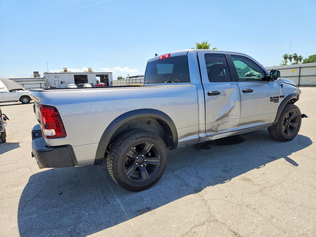 2021 RAM 1500 CLASSIC SLT photo 3
