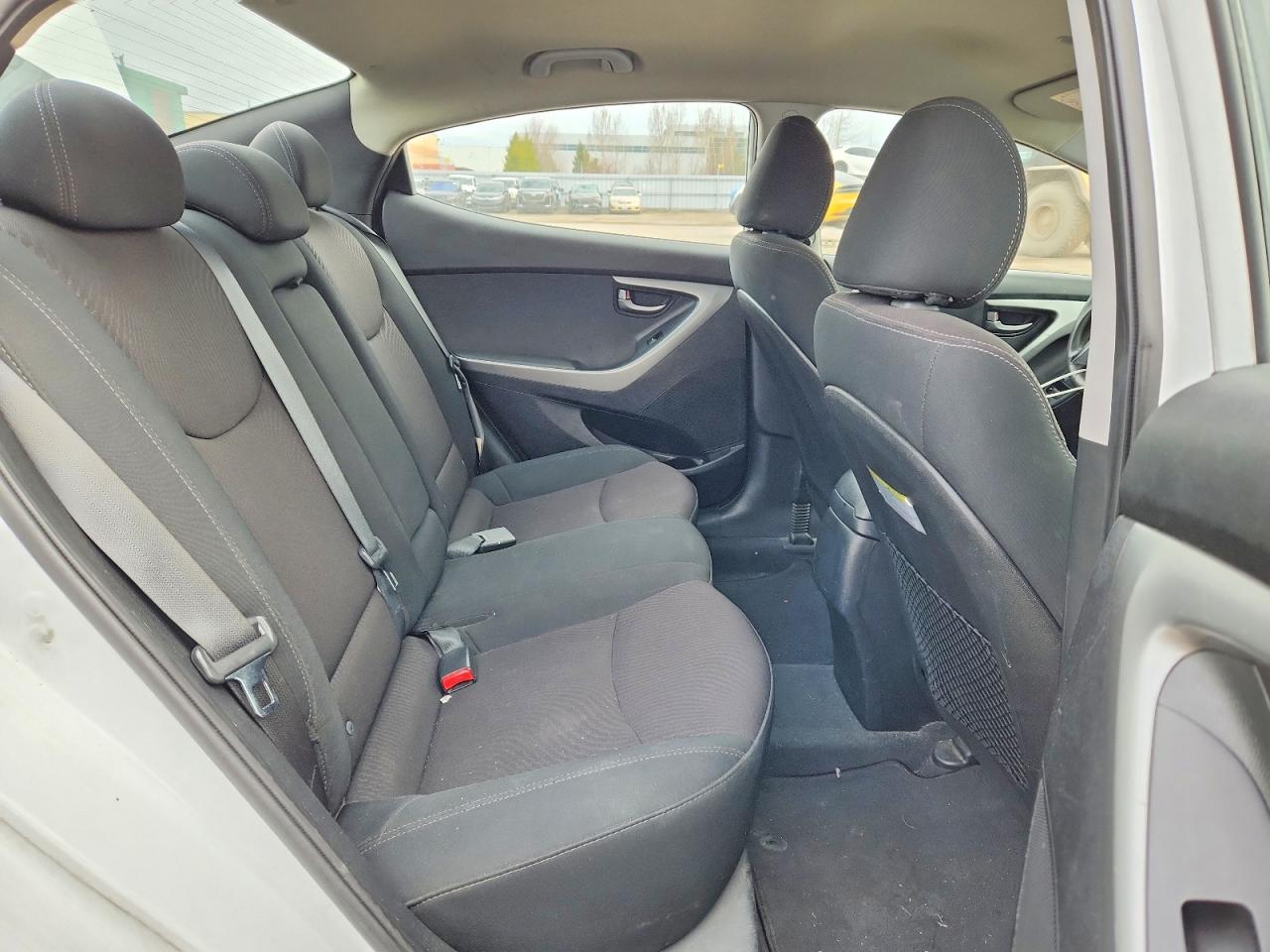 2016 HYUNDAI ELANTRA SE photo 28
