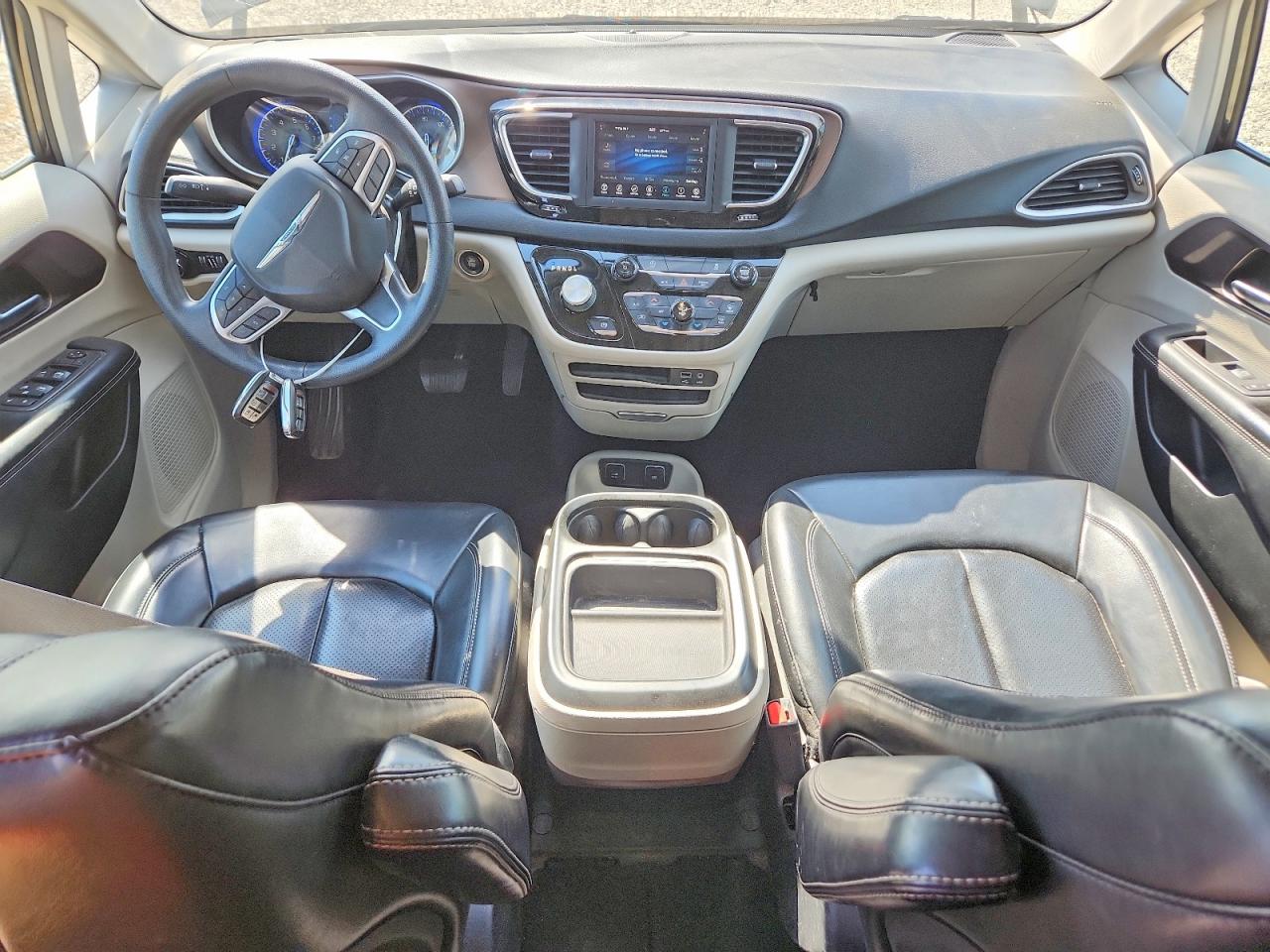2020 CHRYSLER VOYAGER LXI photo 15